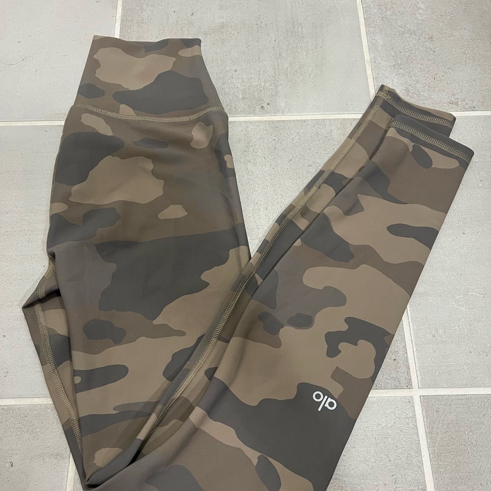 Alo Yoga Camo Leggings